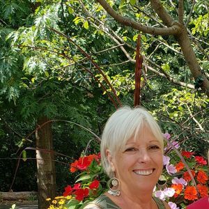 Meet your Posher, Debbie